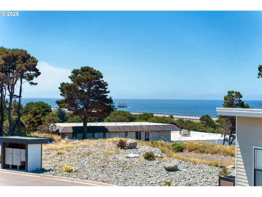 30403 Sawyer Way, Wedderburn, OR 97444 - Image #2