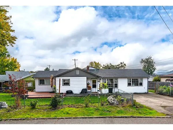 663 NE Knoll Ave, Roseburg, OR 97470