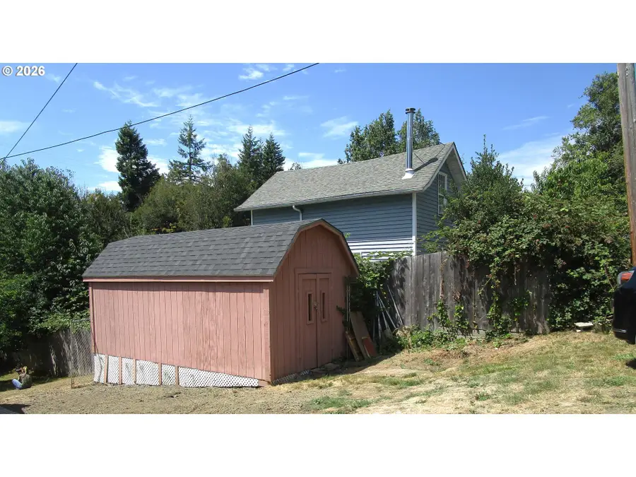 761 N Adams St, Coquille, OR 97423 - #2