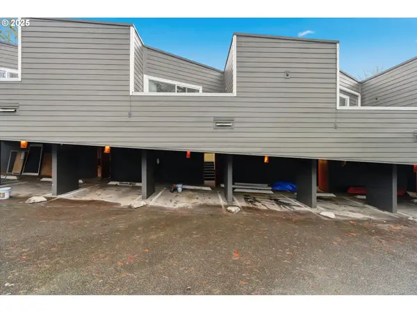 6220 SW Capitol Hwy #8, Portland, OR 97239