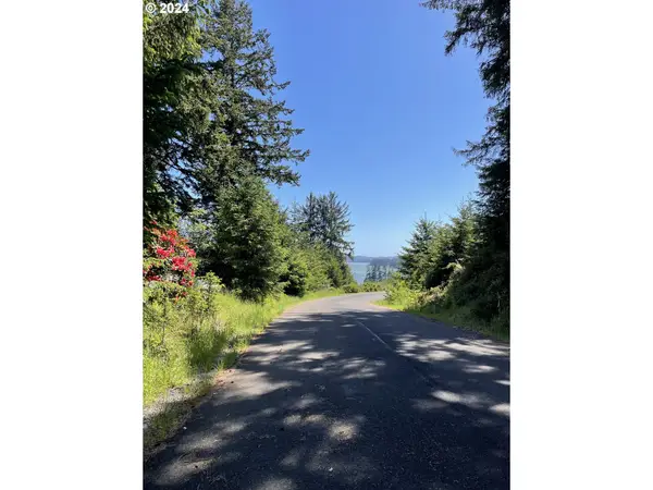 83615 Clear Lake Rd #18, Florence, OR 97439