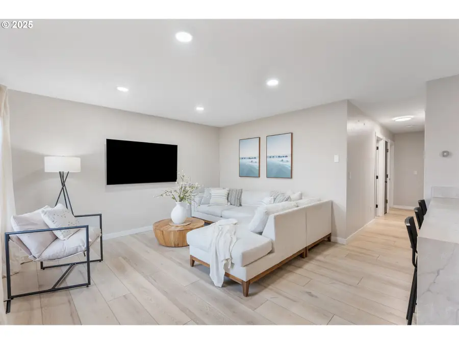 906 Garrison St, The Dalles, OR 97058 - Image #2