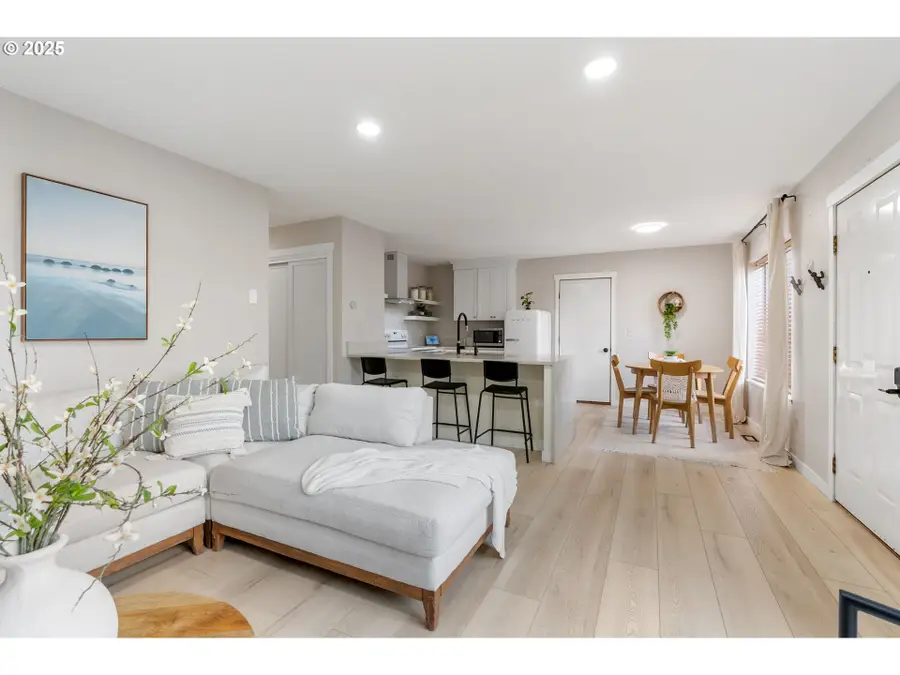 906 Garrison St, The Dalles, OR 97058 - Image #3