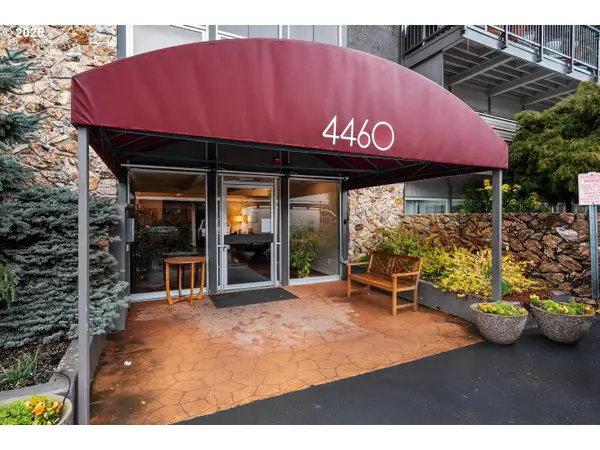 4460 SW Scholls Ferry Rd #8, Portland, OR 97225