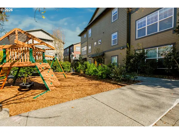 1090 SW 170th Ave #201, Beaverton, OR 97003