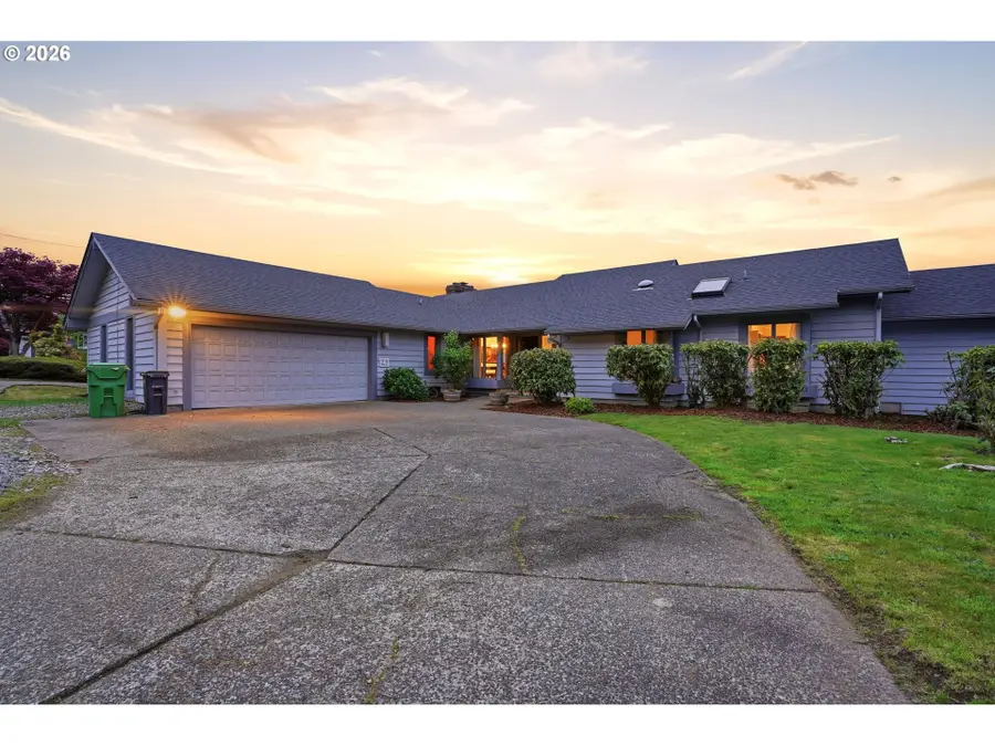 29885 Riverview Dr, Rainier, OR 97048 - #2