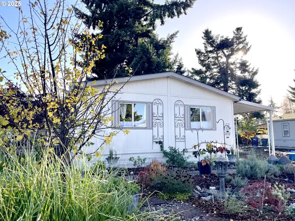 1400 Candlelight Dr #208, Eugene, OR 97402