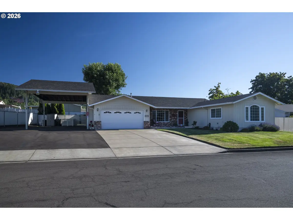 3317 W Normandy Ave, Roseburg, OR 97471 - #1