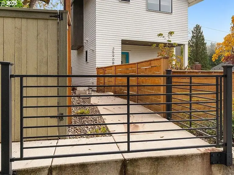 3590 SW Patton Rd #C, Portland, OR 97221 - Image #2