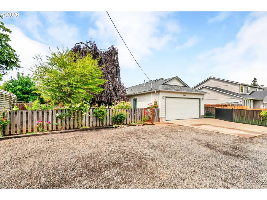 245 S 2nd St, Creswell, OR 97426 - #2