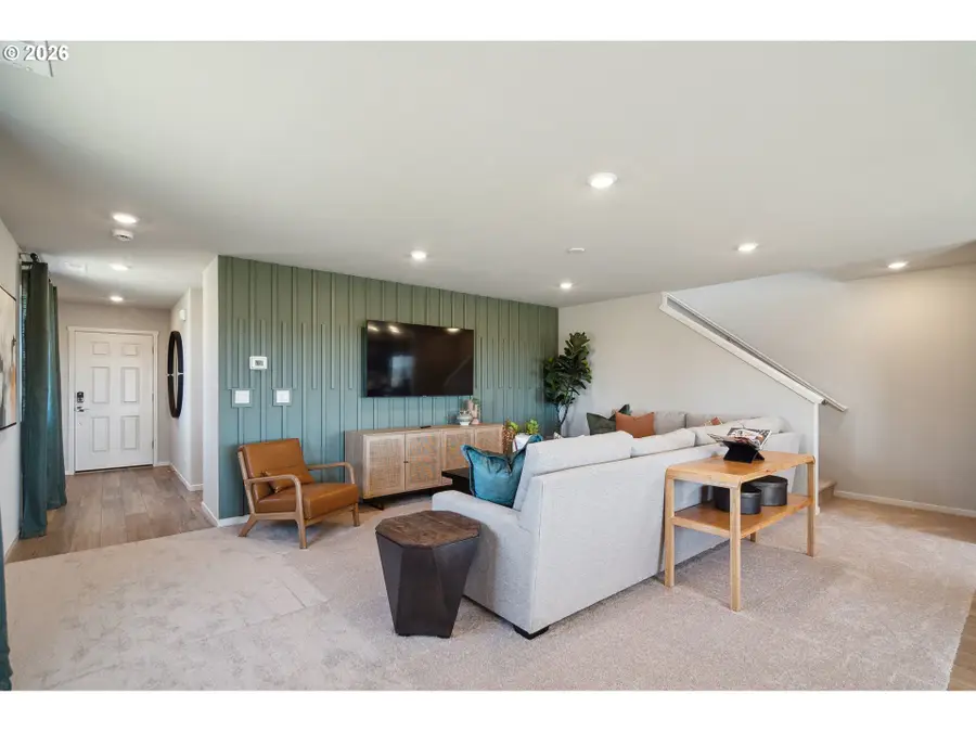 1501 Aspen St, Woodburn, OR 97071 - #2