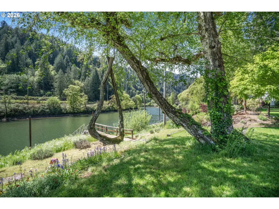 11085 E Mapleton Rd, Mapleton, OR 97453 - #2