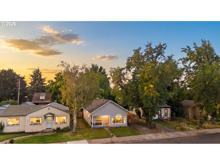 218 E Collins St, Goldendale, WA 98620 - #2