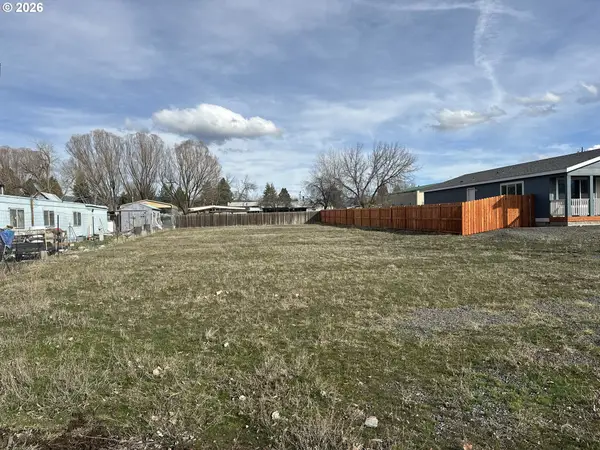 Hall St, PrairieCity, OR 97869