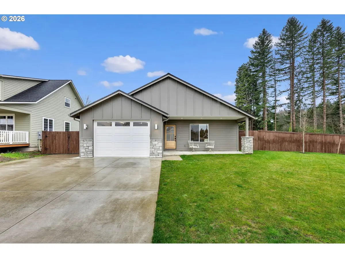 211 W Oak St, Yacolt, WA 98675 - #1