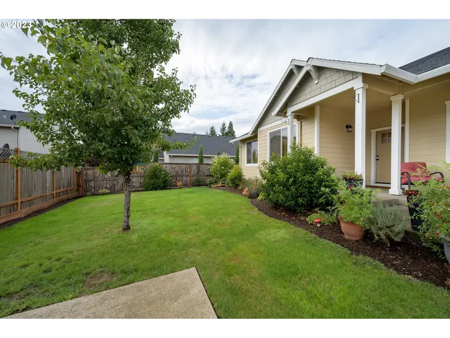 467 E Johnson St, Carlton, OR 97111 - #2