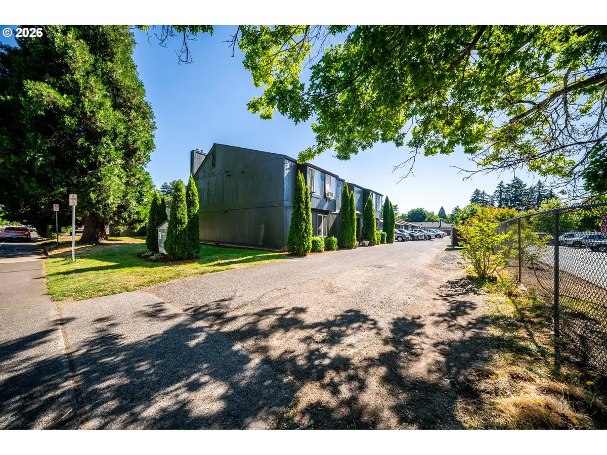 1046 NE 17th Ave, Hillsboro, OR 97124 - #1