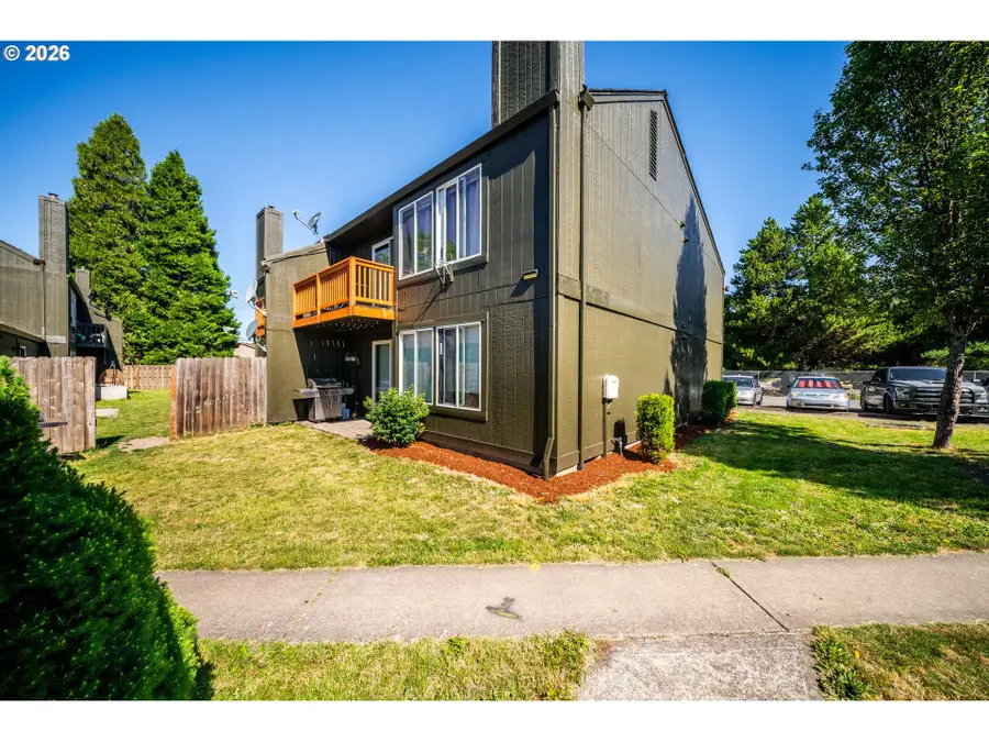 1046 NE 17th Ave, Hillsboro, OR 97124 - #3