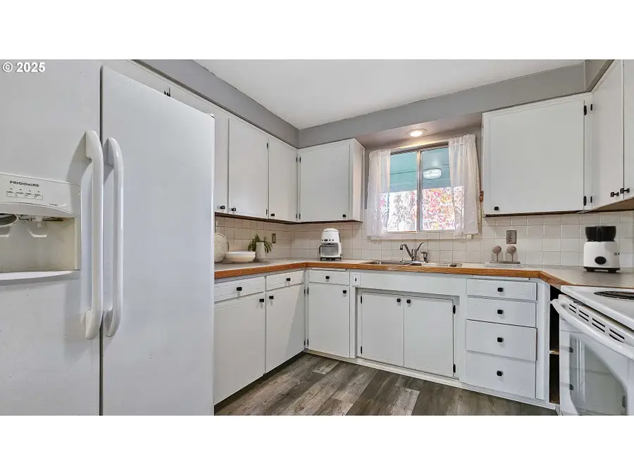 120 W Wilson, Carlton, OR 97111 - Image #2