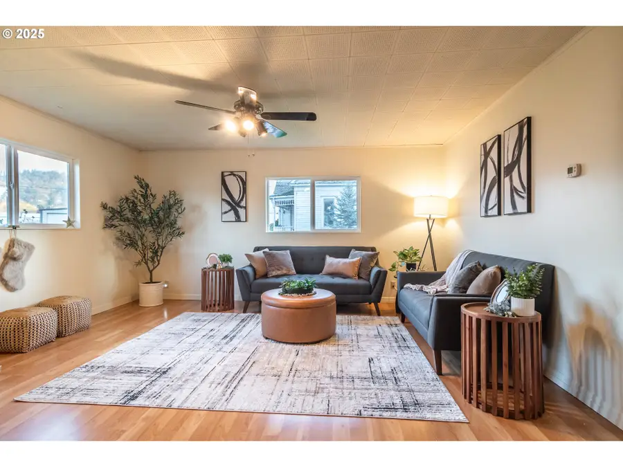 1418 SE Micelli St, Roseburg, OR 97470 - Image #3