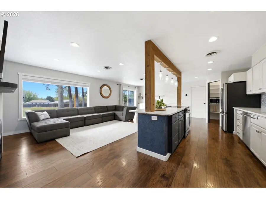 825 W Ridgeway Ave, Hermiston, OR 97838 - #3