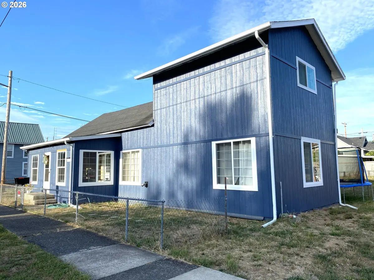 603 4th St, Myrtle Point, OR 97458 - #1