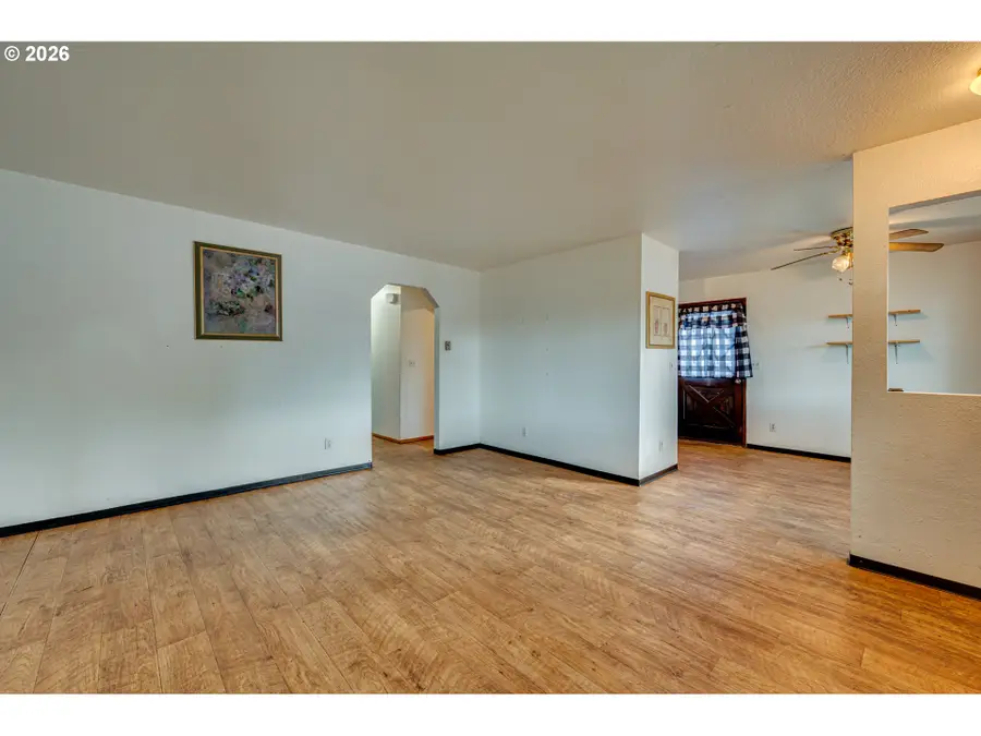 306 Beech St, Longview, WA 98632 - #3