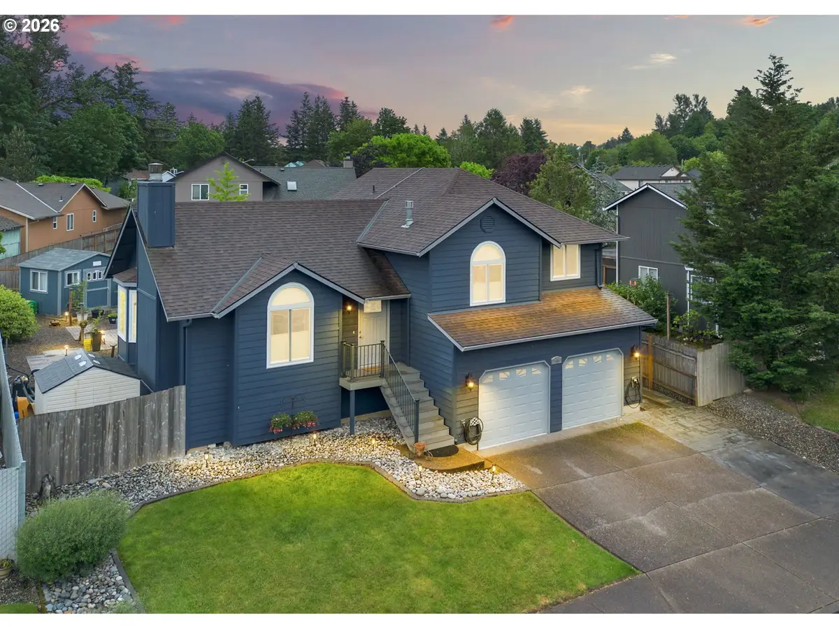 748 SE 10th St, Troutdale, OR 97060 - #1