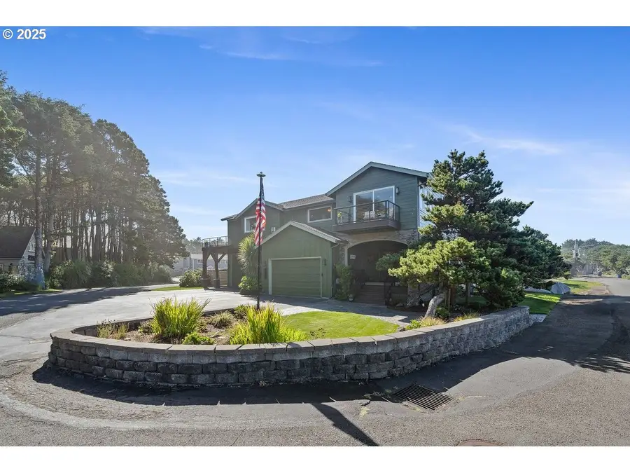 424 SW Cliff St, Depoe Bay, OR 97341 - Image #2