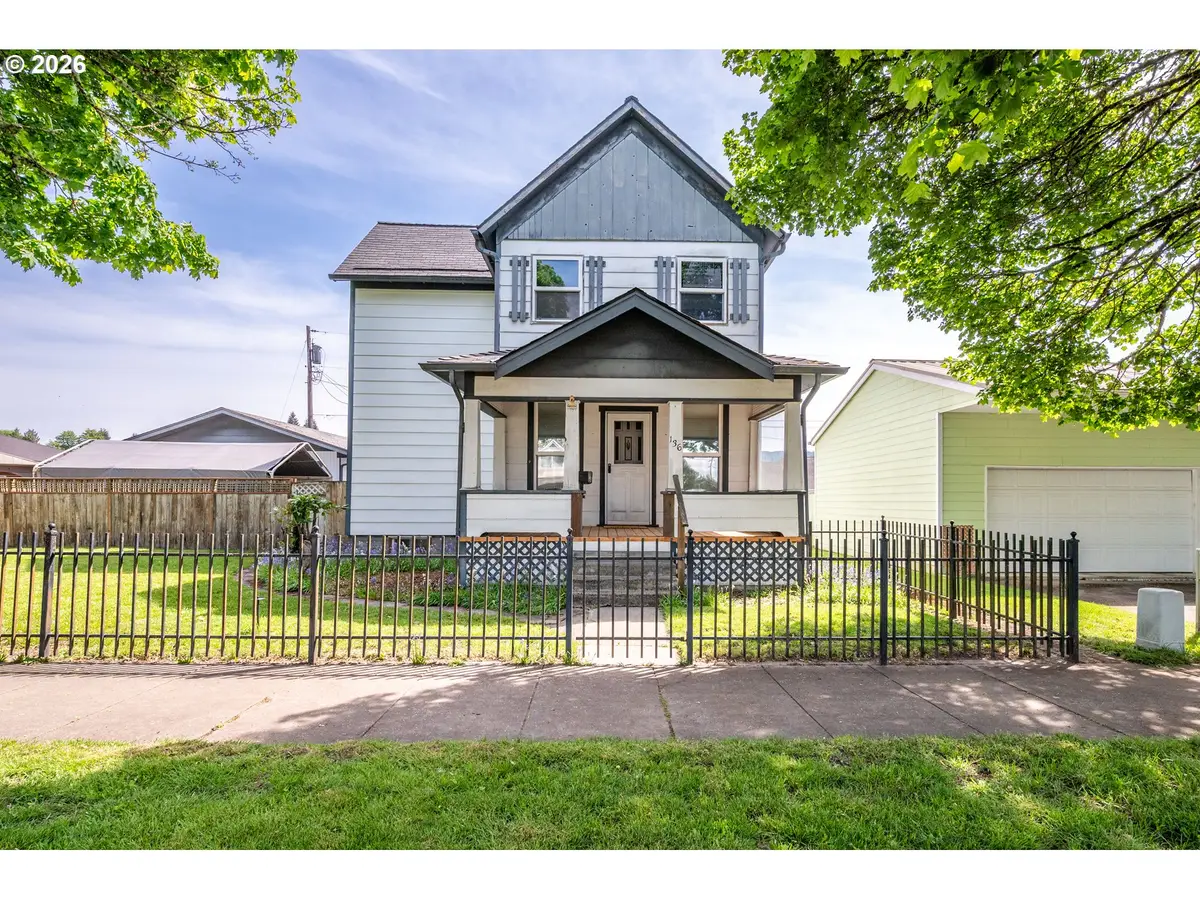 136 SW 3rd Ave, Castle Rock, WA 98611 - #1