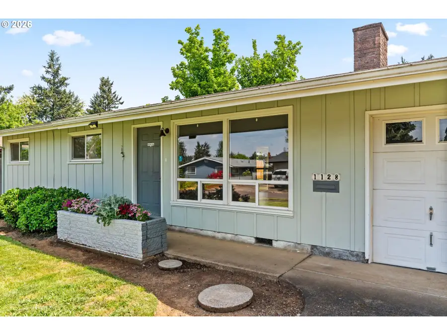 1128 S 11th St, Cottage Grove, OR 97424 - #2