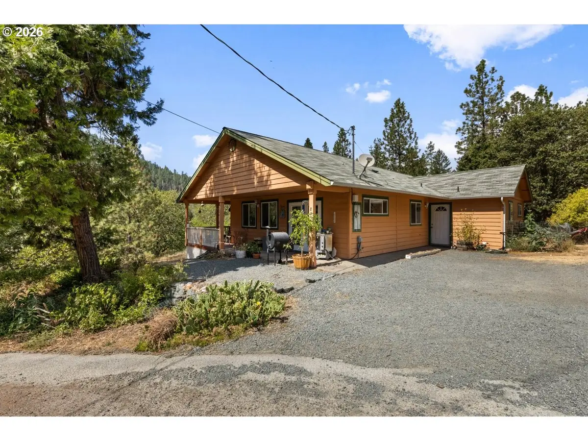 897 Savage Creek Rd, Grants Pass, OR 97527 - #1