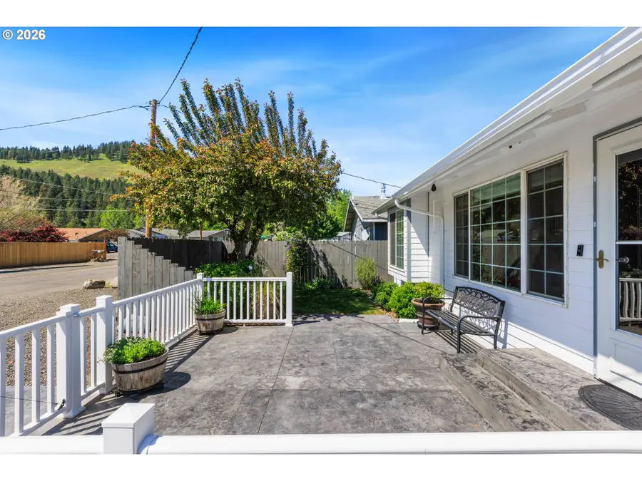 105 Polk Ave, La Grande, OR 97850 - #2
