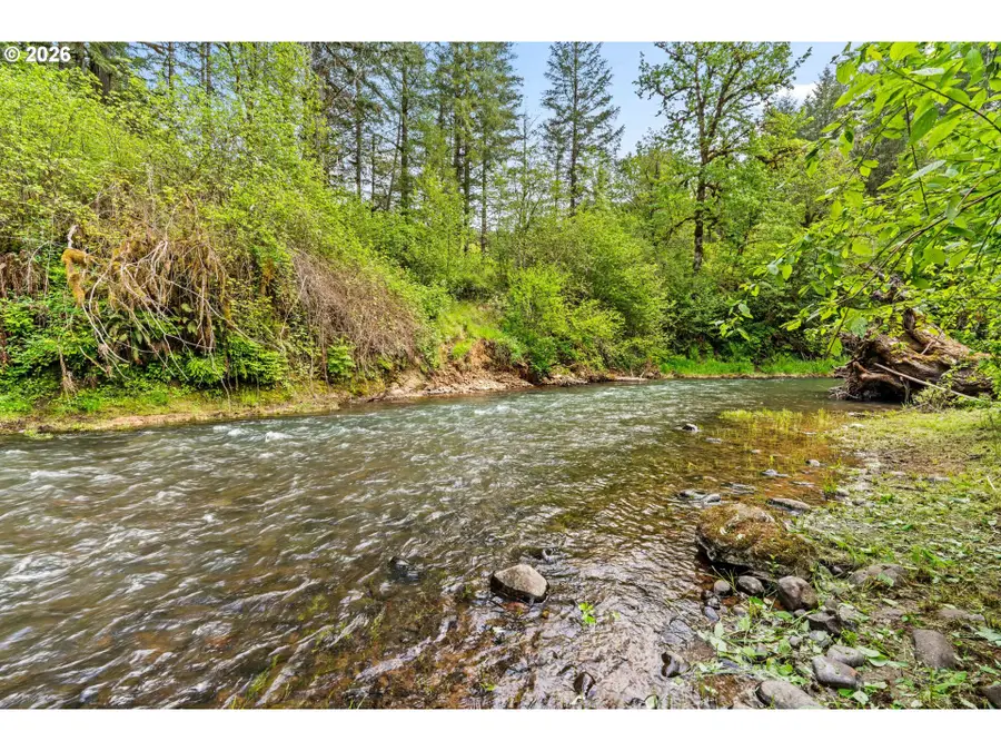 93933 Marcola Rd, Marcola, OR 97454 - #2