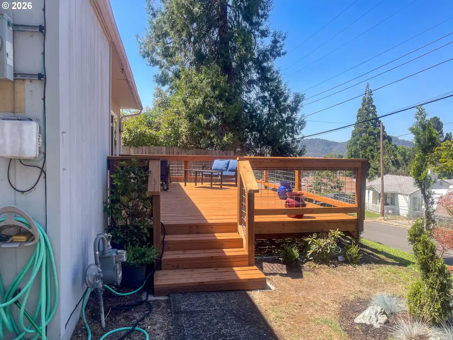1389 NE Brooklyn Ave, Roseburg, OR 97470 - #3