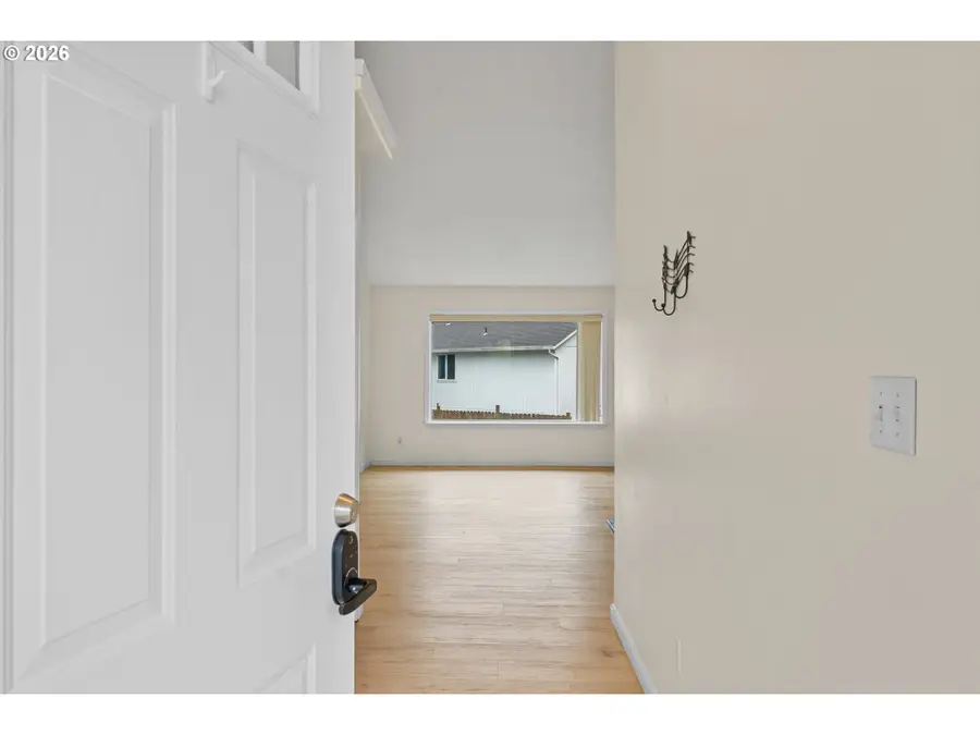 720 SW Pioneer Ct, Willamina, OR 97396 - #2