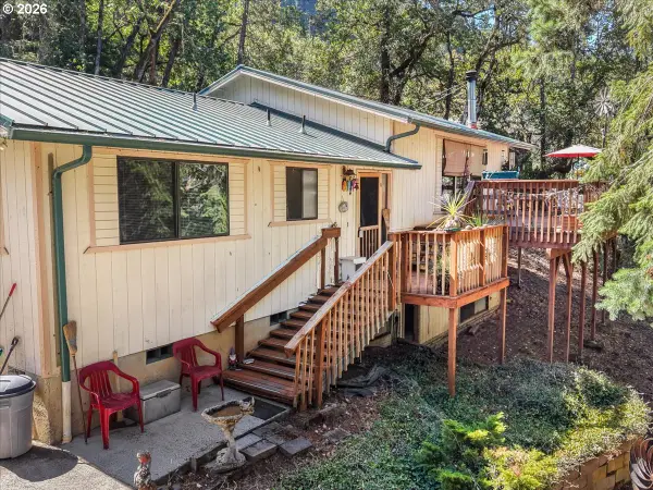 715 Jodee St, MyrtleCreek, OR 97457