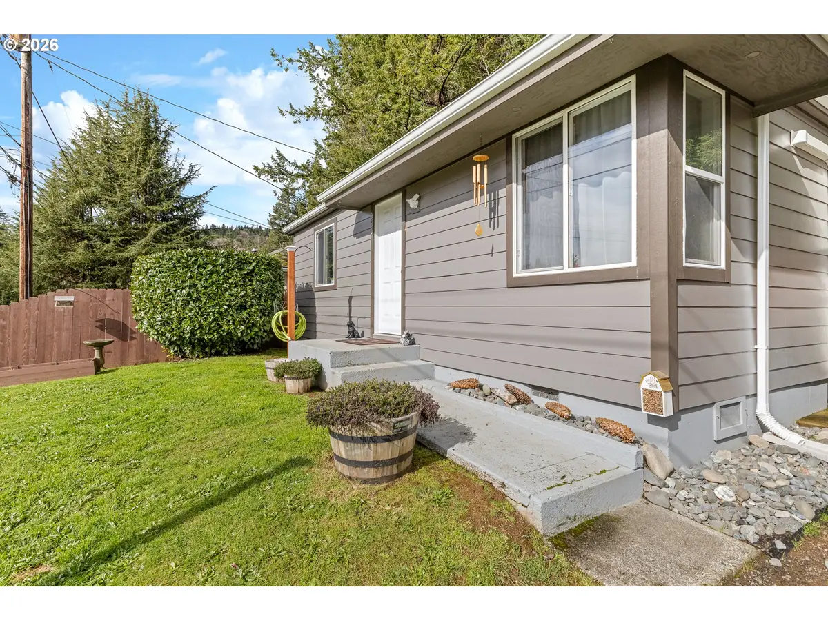 950 W 17th St, Coquille, OR 97423 - #1