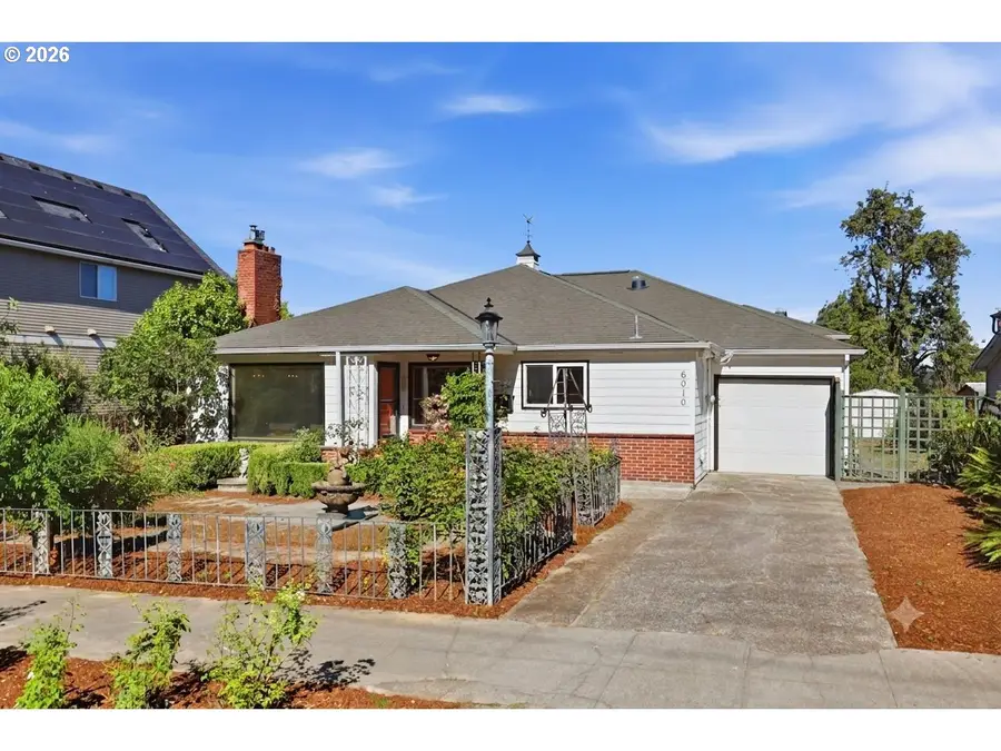 6010 S Corbett Ave, Portland, OR 97239 - #2