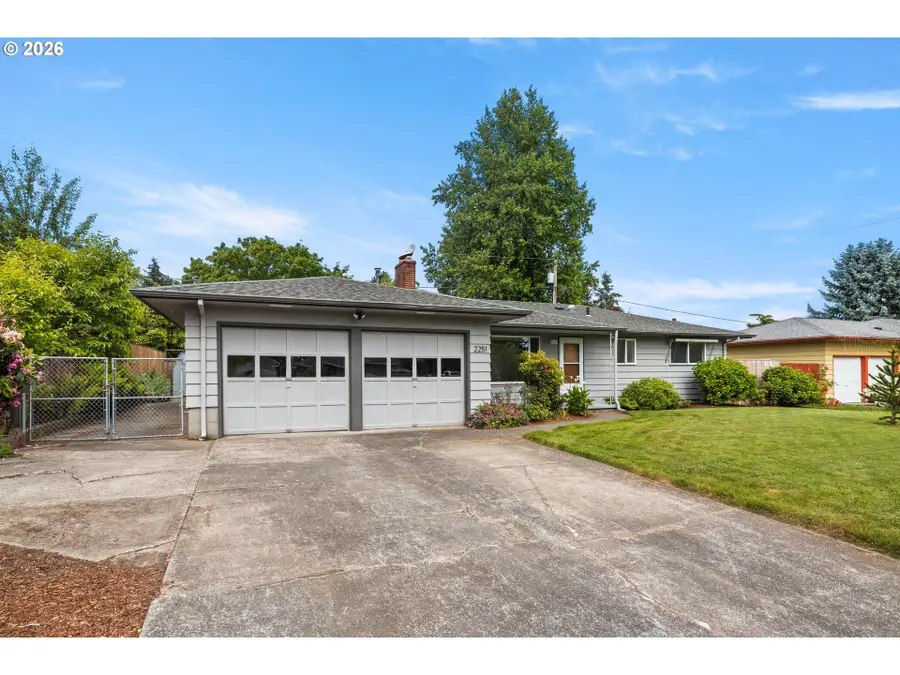 2251 NE 132nd Ave, Portland, OR 97230 - #2