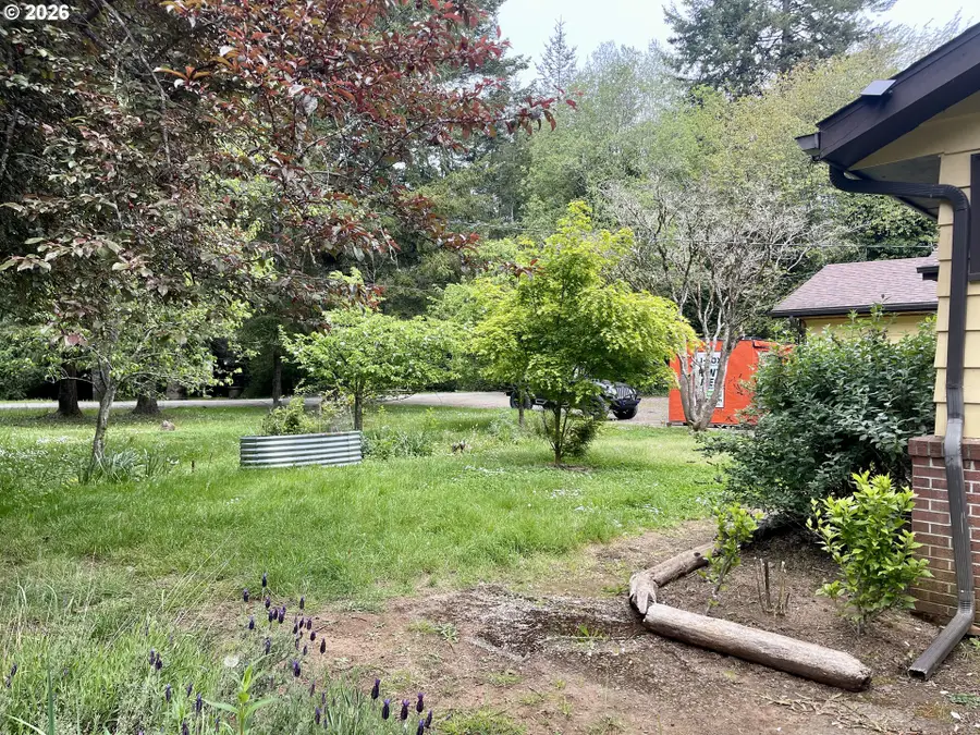 93524 Easy Ln, Coos Bay, OR 97420 - #2