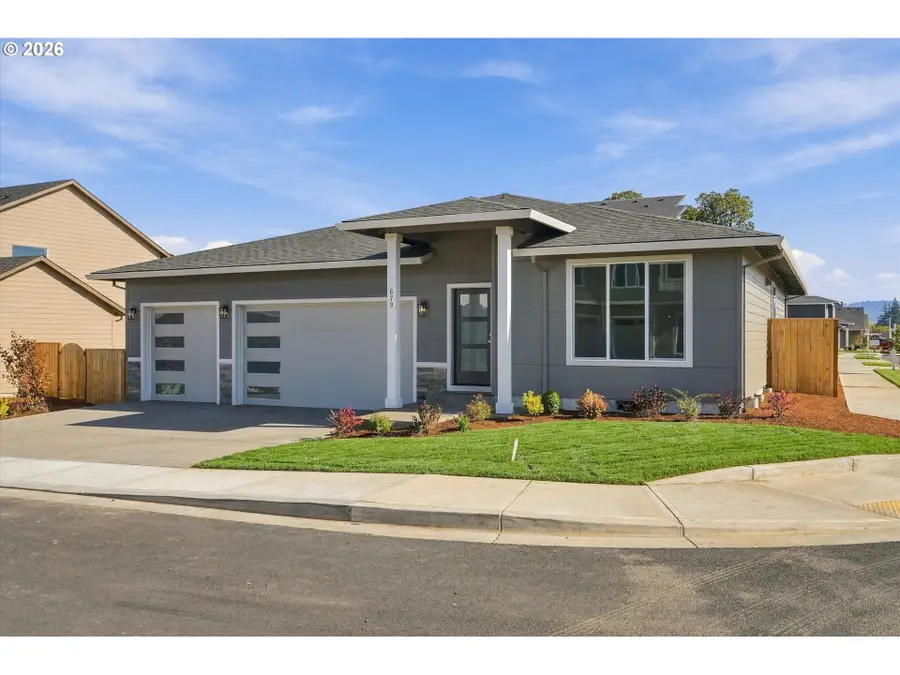 679 S 5th St, Carlton, OR 97111 - #2