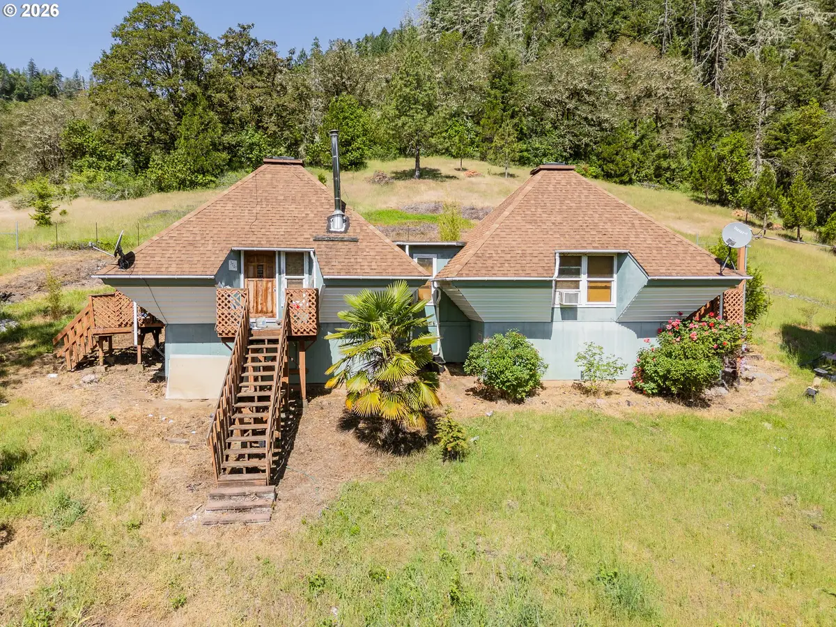 3707 Willis Creek Rd, Winston, OR 97496 - #1