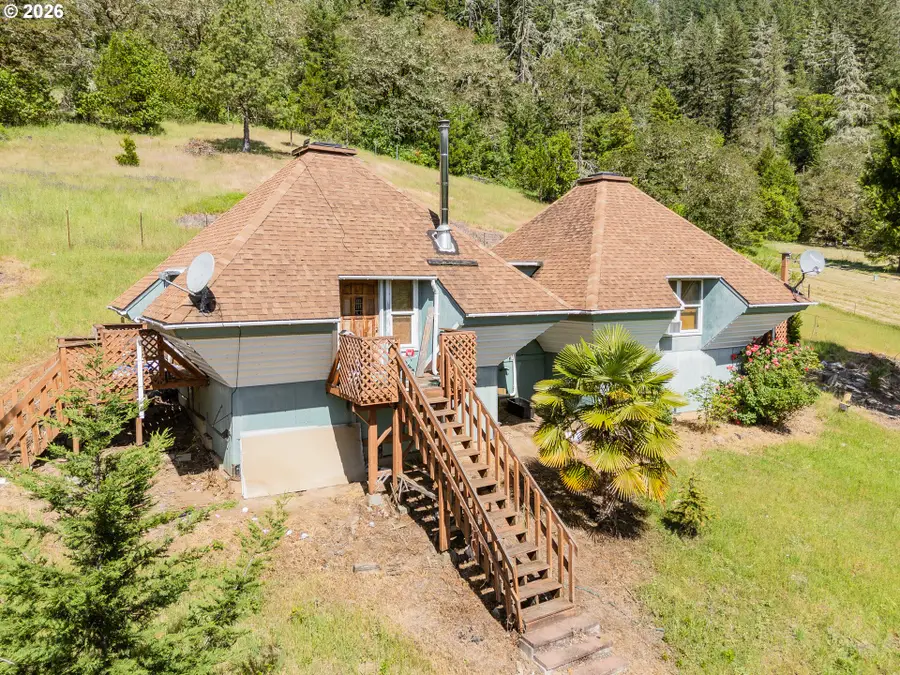 3707 Willis Creek Rd, Winston, OR 97496 - #2