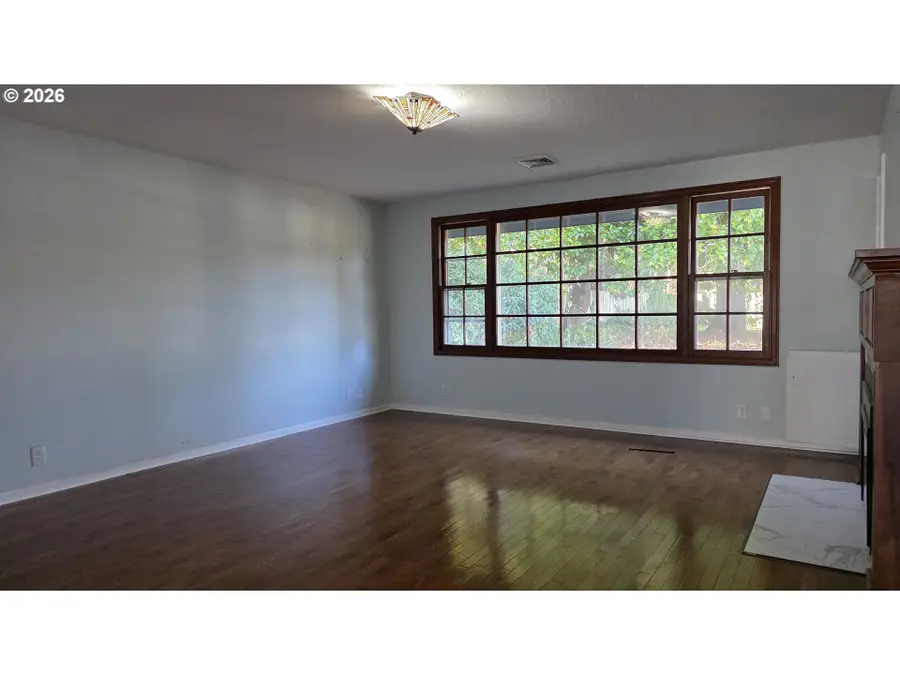 551 Shire Ct, Eugene, OR 97401 - #3