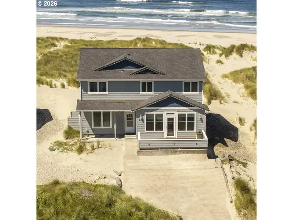 214 NW Oceania Dr, Waldport, OR 97394