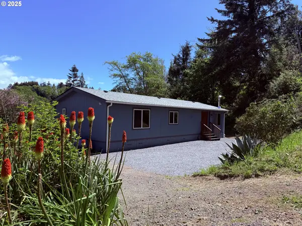 96134 Foxglove Way, Brookings, OR 97415