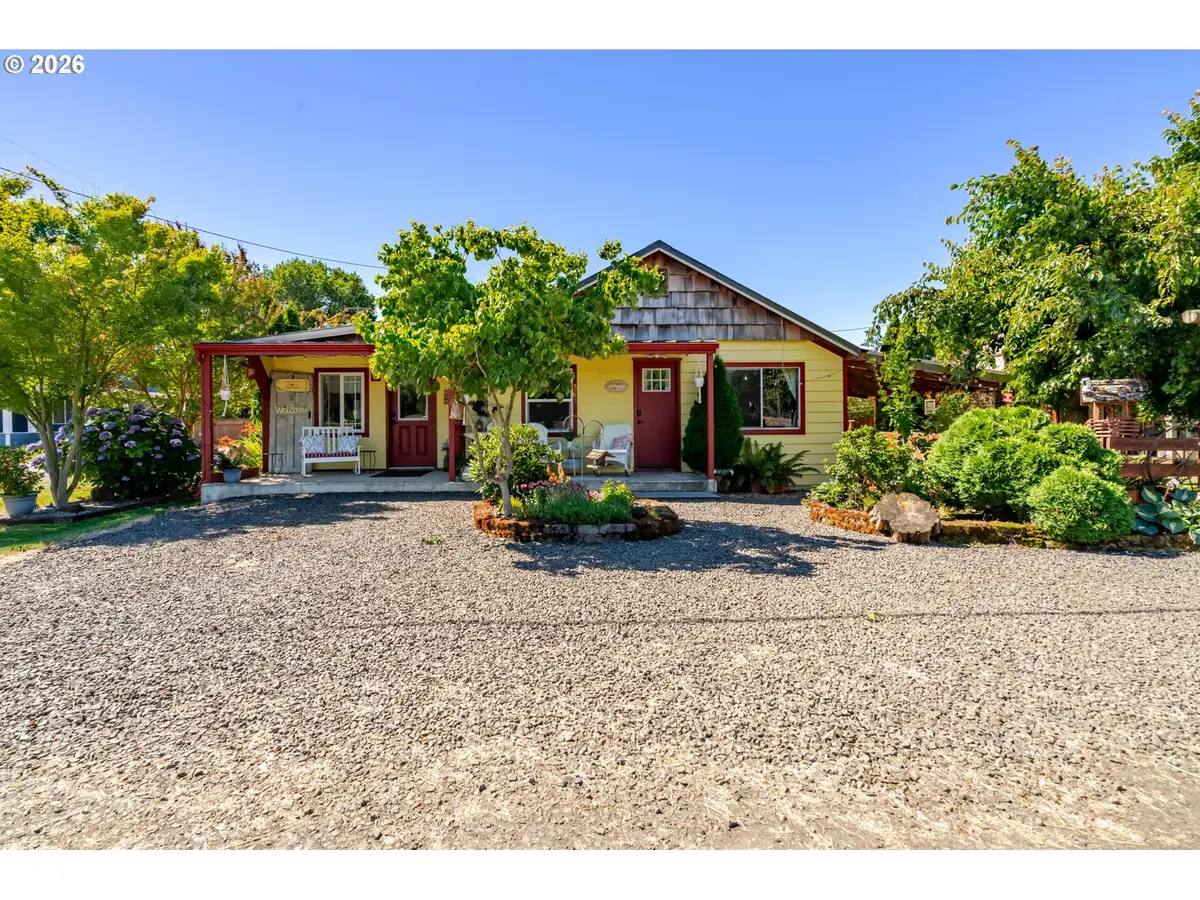 362 E Washington Ave, Brownsville, OR 97327 - #1