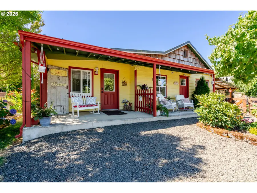 362 E Washington Ave, Brownsville, OR 97327 - #3