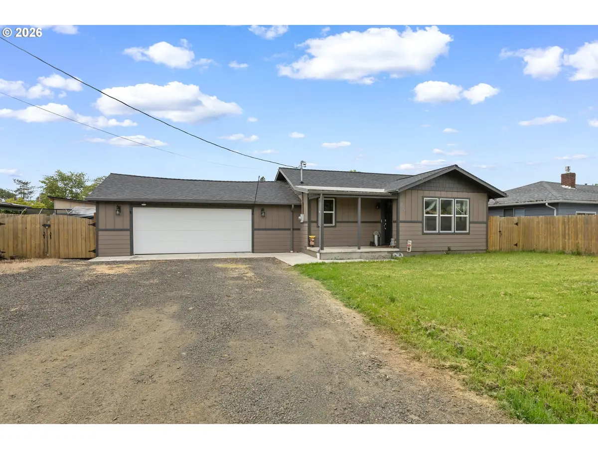 2029 Castle Ave, Roseburg, OR 97471 - #1